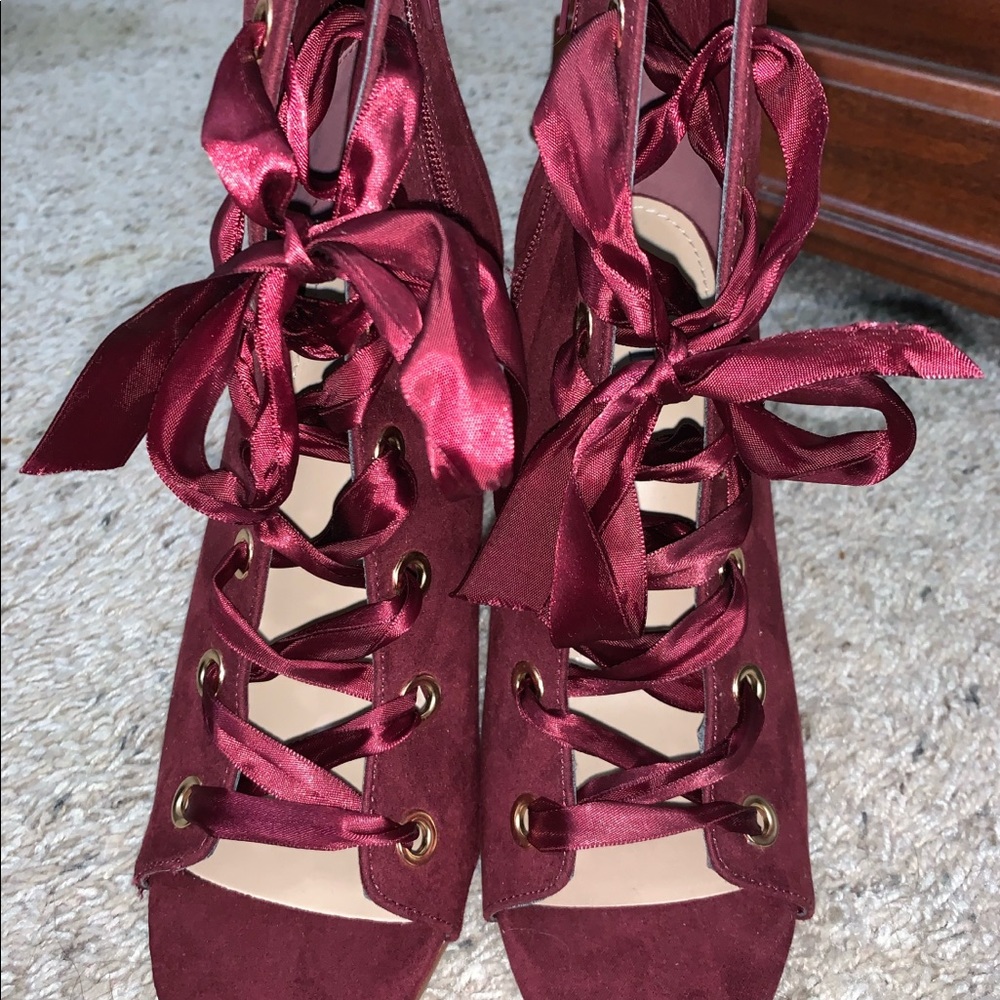 Nwot-High Heel/Peep Toe. Siz 10/wine color.